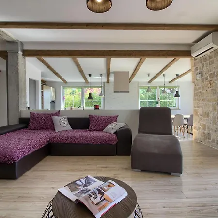 In Arena Mit Privatem Pool Holiday home *