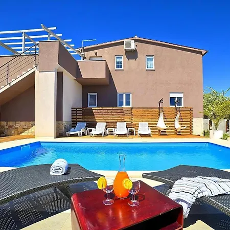 Holiday home In Arena Mit Privatem Pool