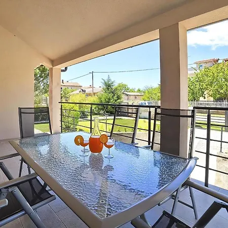 In Arena Mit Privatem Pool Holiday home Sisan