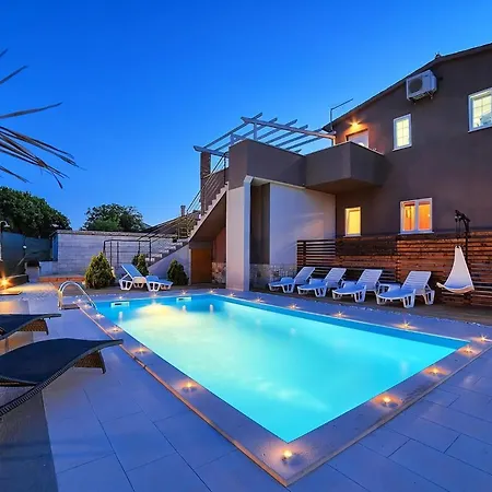 In Arena Mit Privatem Pool Holiday home *