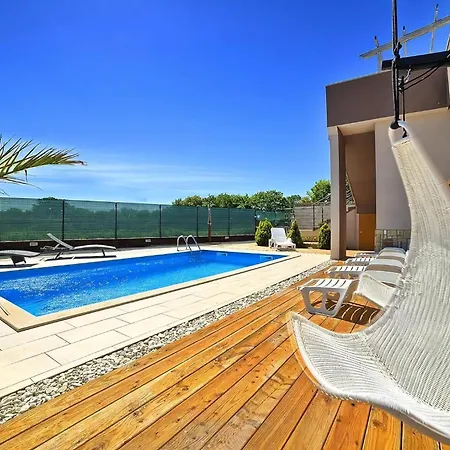 In Arena Mit Privatem Pool * Sisan